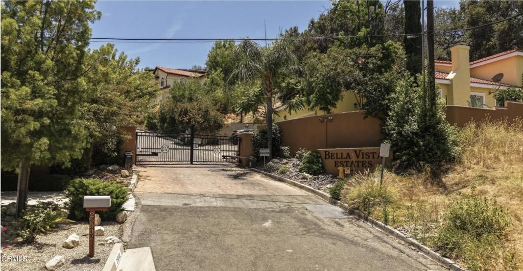 24856 Bella Vista Drive, Newhall, CA 91321 — photo 2