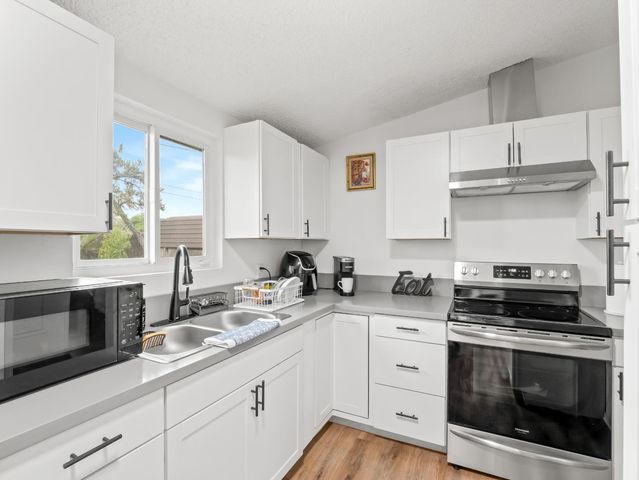 2564 Crescent Avenue, Clovis, CA 93612