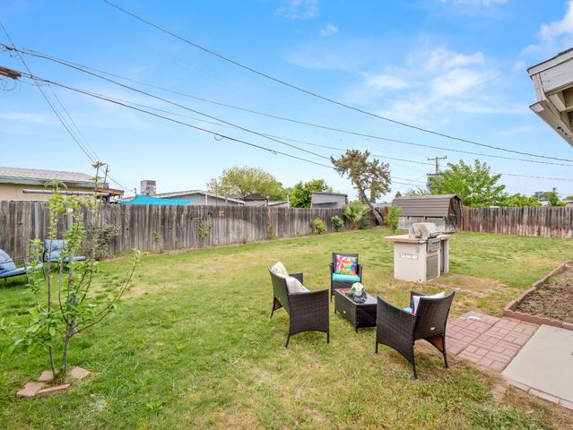 2564 Crescent Avenue, Clovis, CA 93612