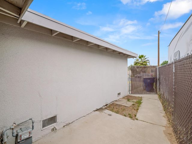 2564 Crescent Avenue, Clovis, CA 93612