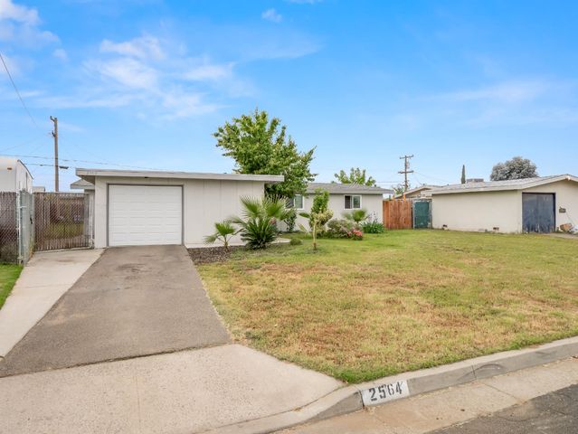 2564 Crescent Avenue, Clovis, CA 93612