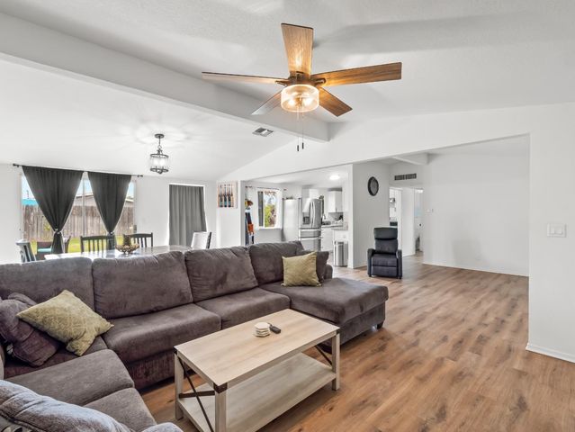 2564 Crescent Avenue, Clovis, CA 93612