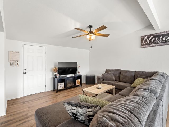 2564 Crescent Avenue, Clovis, CA 93612