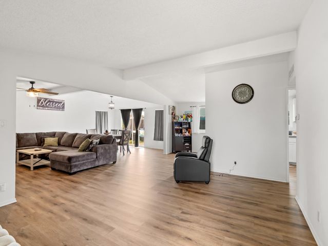 2564 Crescent Avenue, Clovis, CA 93612