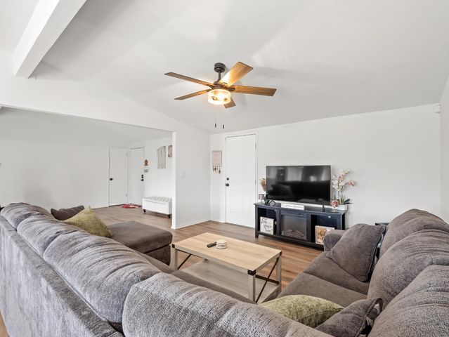 2564 Crescent Avenue, Clovis, CA 93612