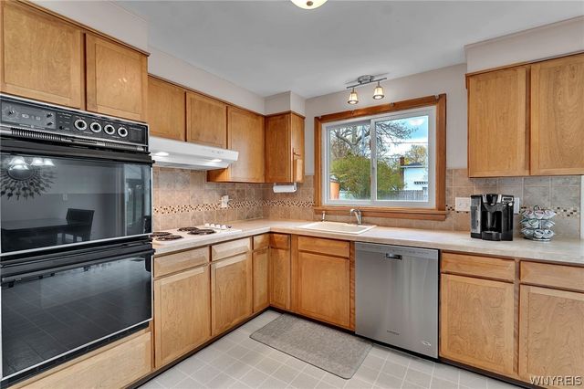 17 Fox Chapel Court, Amherst, NY 14221