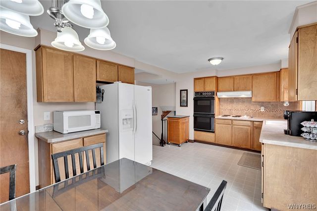 17 Fox Chapel Court, Amherst, NY 14221