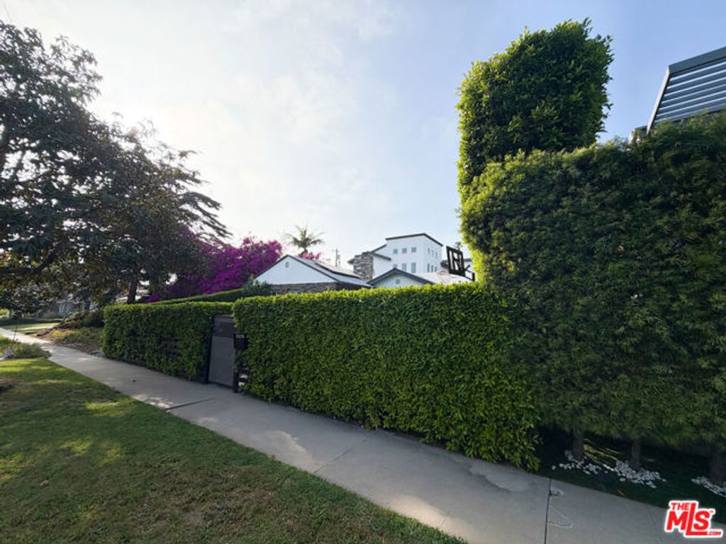 13219 ROSE Avenue, Los Angeles, CA 90066