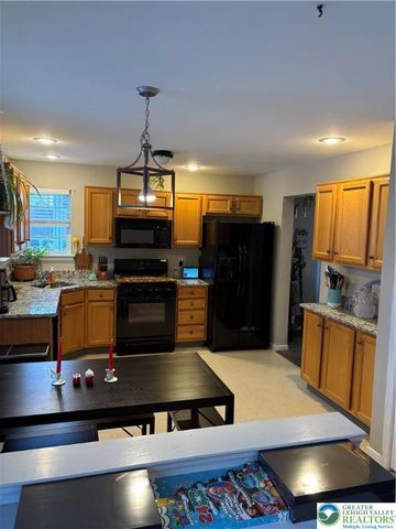 1525 Cambridge Drive, Lower Macungie Twp, PA 18062