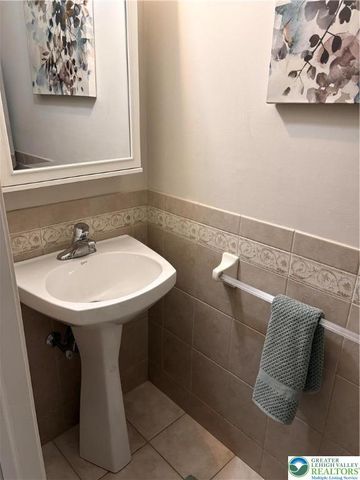 1525 Cambridge Drive, Lower Macungie Twp, PA 18062