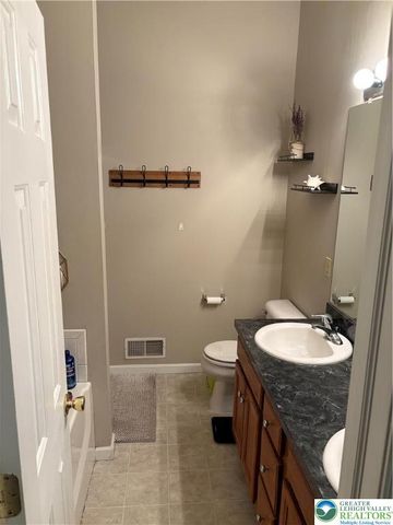 1525 Cambridge Drive, Lower Macungie Twp, PA 18062