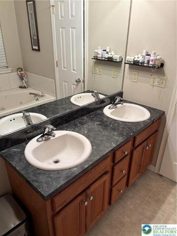 1525 Cambridge Drive, Lower Macungie Twp, PA 18062