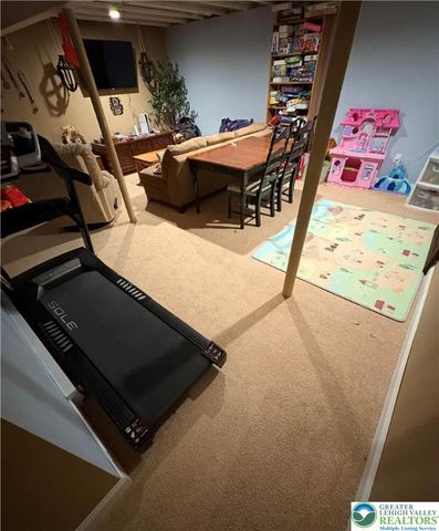 1525 Cambridge Drive, Lower Macungie Twp, PA 18062