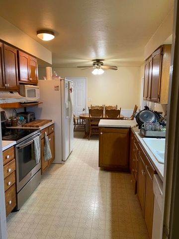 13355 Weowna Way, White City, OR 97503