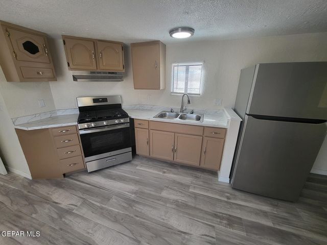 7143 N Loop Drive E, El Paso, TX 79915