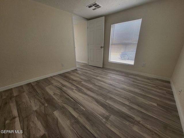 7143 N Loop Drive E, El Paso, TX 79915