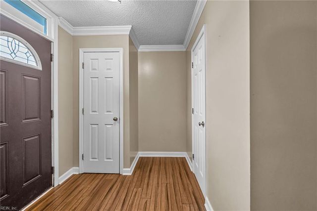 406 Derby RN, Yorktown, VA 23693