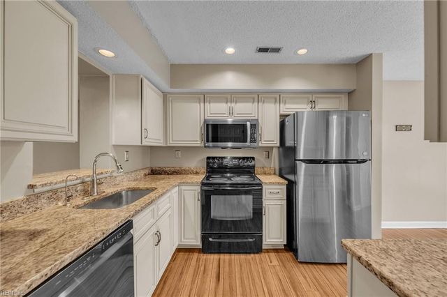 406 Derby RN, Yorktown, VA 23693