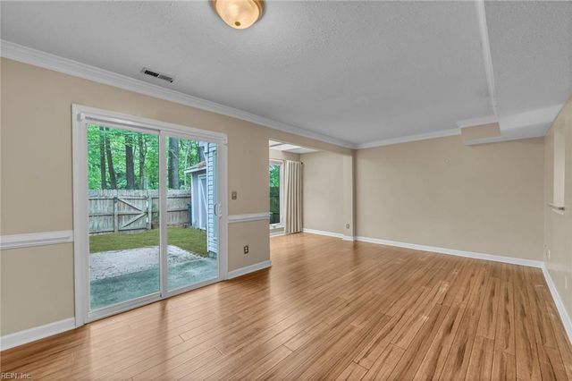 406 Derby RN, Yorktown, VA 23693