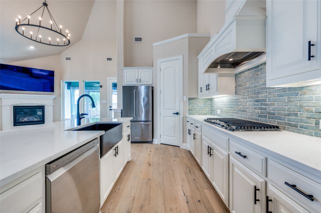 900 Southern Hills Way, Aubrey, TX 76227