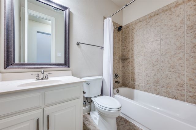 900 Southern Hills Way, Aubrey, TX 76227