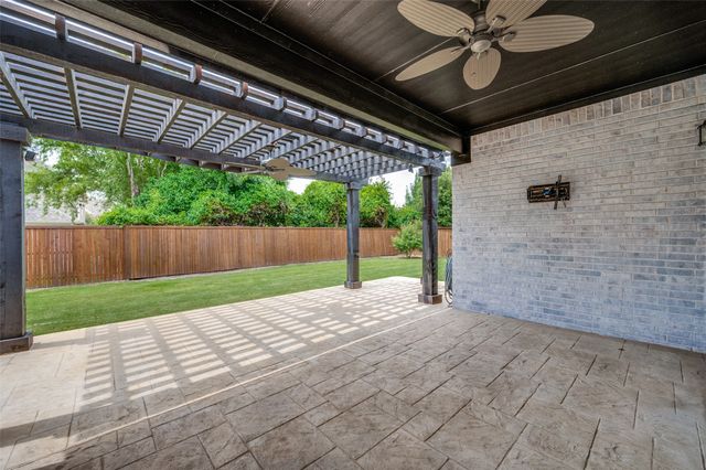 900 Southern Hills Way, Aubrey, TX 76227