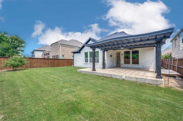 900 Southern Hills Way, Aubrey, TX 76227