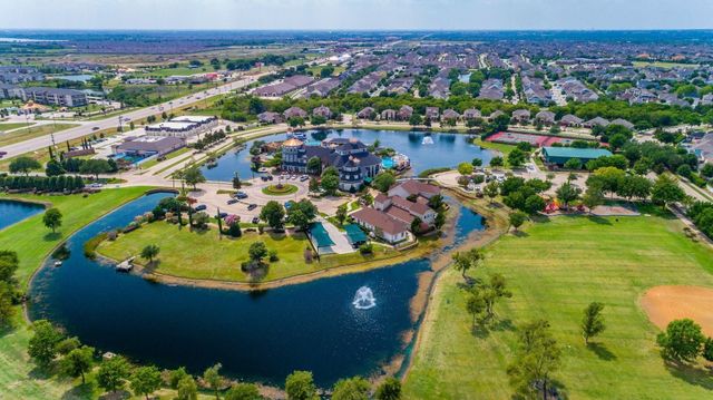 900 Southern Hills Way, Aubrey, TX 76227