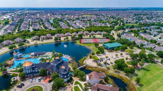 900 Southern Hills Way, Aubrey, TX 76227