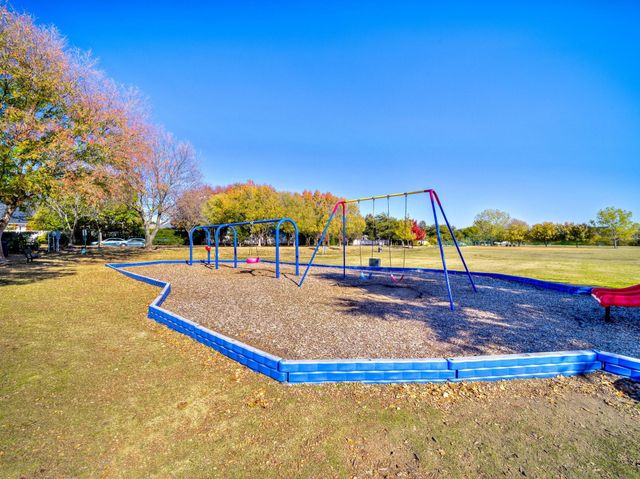 900 Southern Hills Way, Aubrey, TX 76227