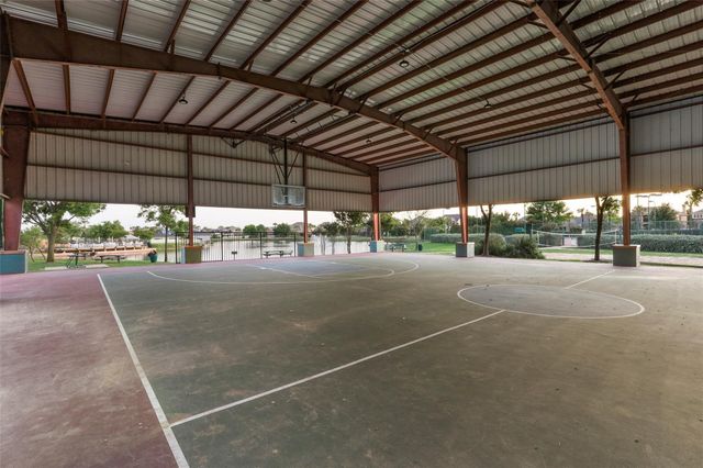 900 Southern Hills Way, Aubrey, TX 76227