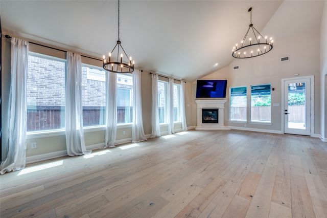 900 Southern Hills Way, Aubrey, TX 76227