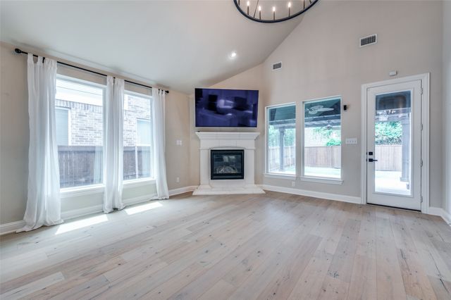 900 Southern Hills Way, Aubrey, TX 76227