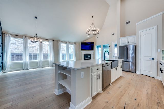 900 Southern Hills Way, Aubrey, TX 76227