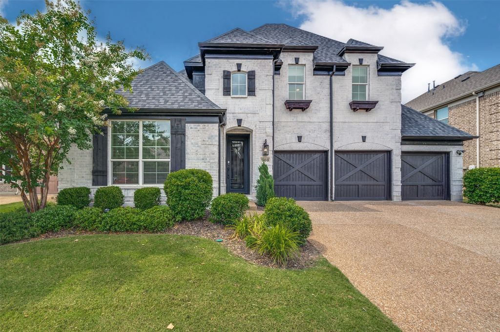 900 Southern Hills Way, Aubrey, TX 76227