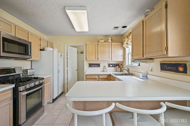 26 Tall Oaks Court, Old Bridge, NJ 08857