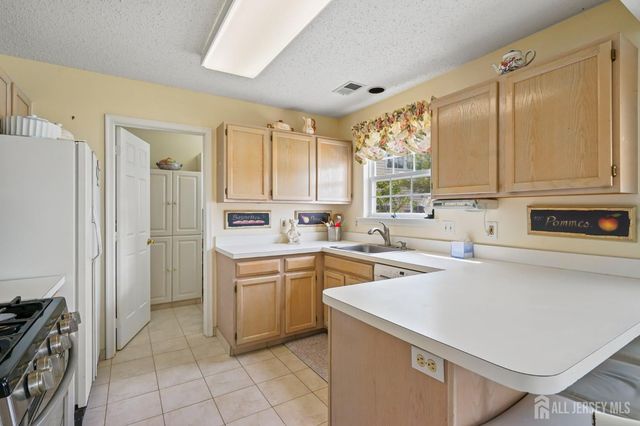 26 Tall Oaks Court, Old Bridge, NJ 08857