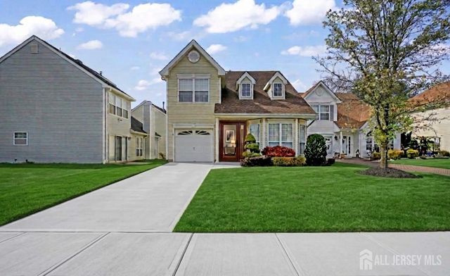 26 Tall Oaks Court, Old Bridge, NJ 08857