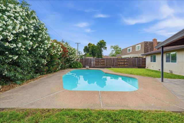 4607 Hixon Cir, Carmichael, CA 95608
