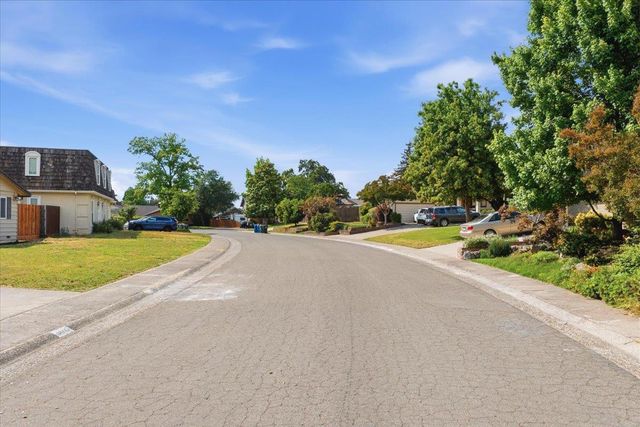 4607 Hixon Cir, Carmichael, CA 95608