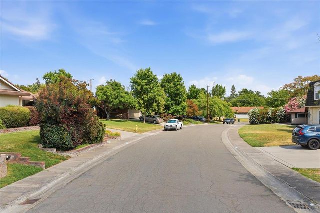 4607 Hixon Cir, Carmichael, CA 95608