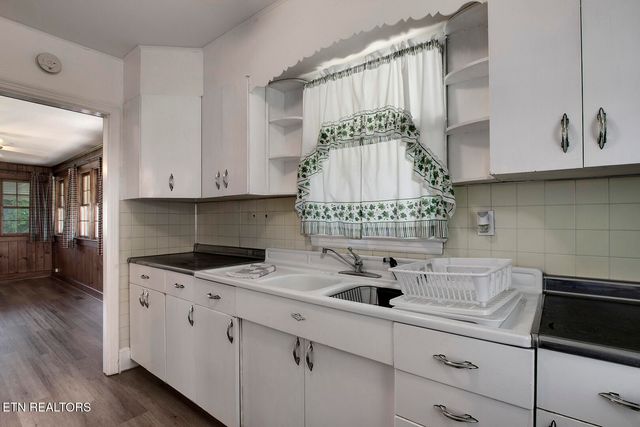 522 Court St, Wartburg, TN 37887