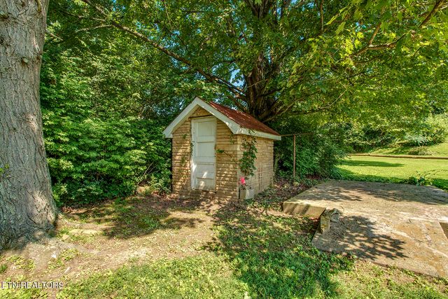 522 Court St, Wartburg, TN 37887