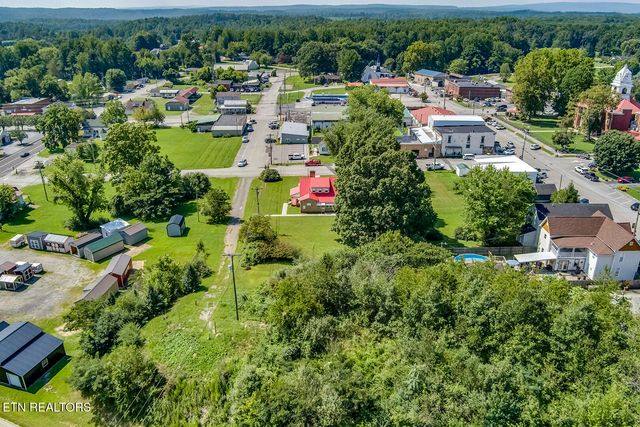 522 Court St, Wartburg, TN 37887