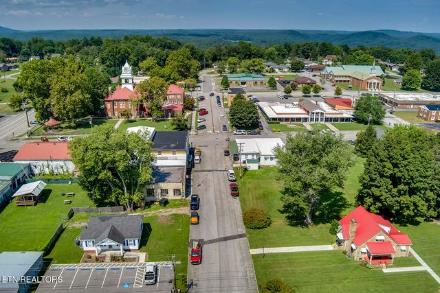 522 Court St, Wartburg, TN 37887