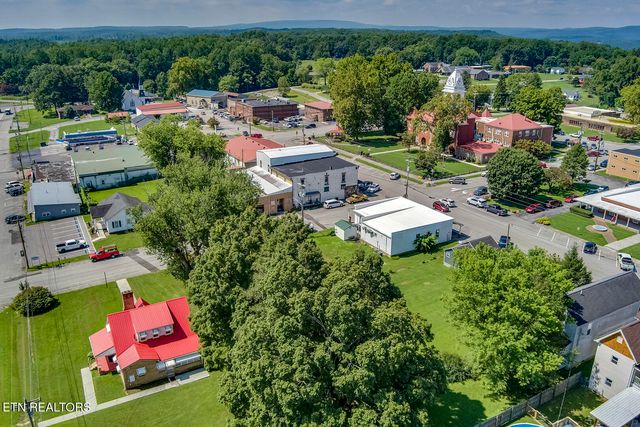 522 Court St, Wartburg, TN 37887