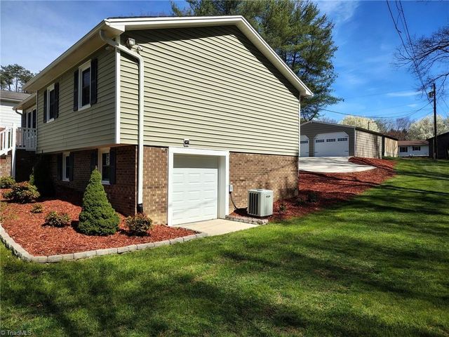 127 Miller Street, Mount Airy, NC 27030