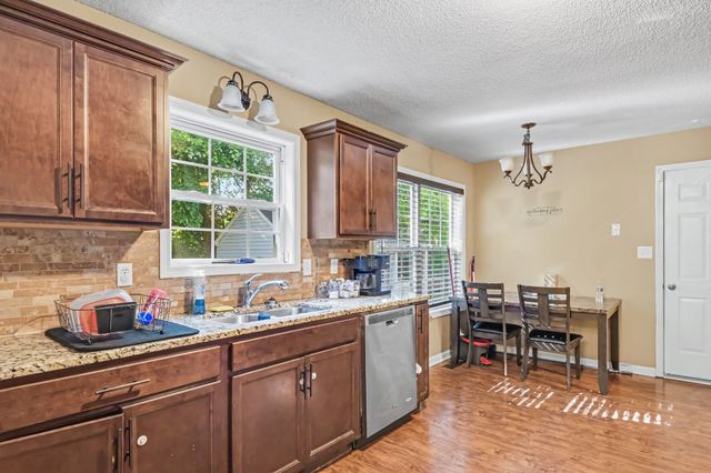 1040 Roedeer Dr, Clarksville, TN 37042