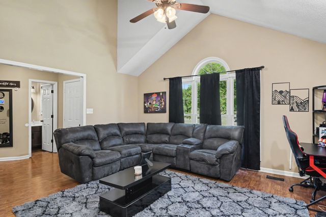 1040 Roedeer Dr, Clarksville, TN 37042