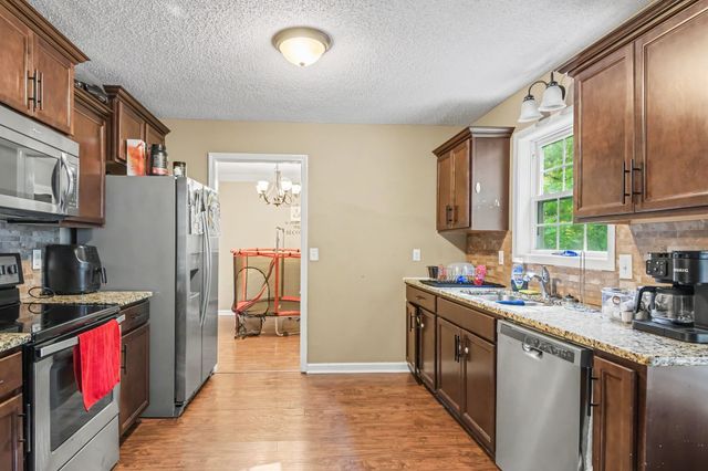 1040 Roedeer Dr, Clarksville, TN 37042